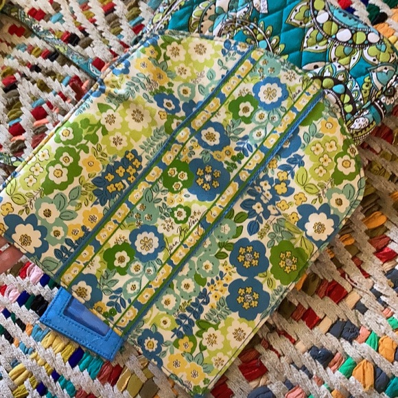 VERA BRADLEY LOT - Picture 8 of 11